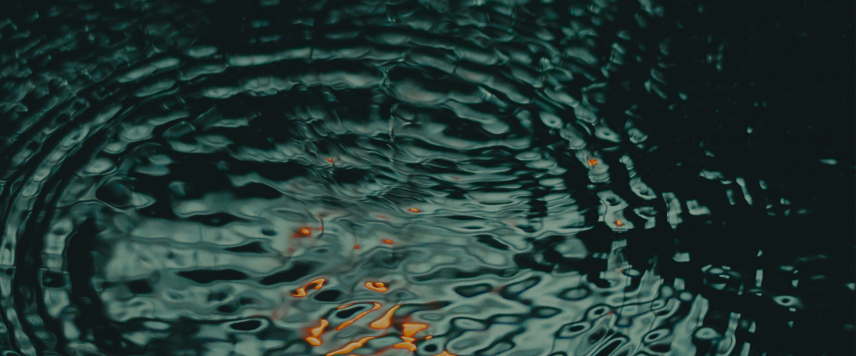 Photo d'une eau qui ondule